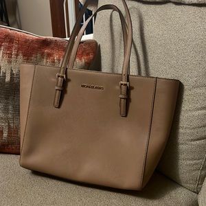 Like new Michael Kors tan handbag